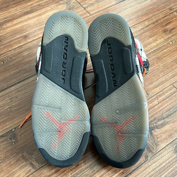 Air Jordan Orange Shoes for Boys Sizes  4 - Picture 3 of 4